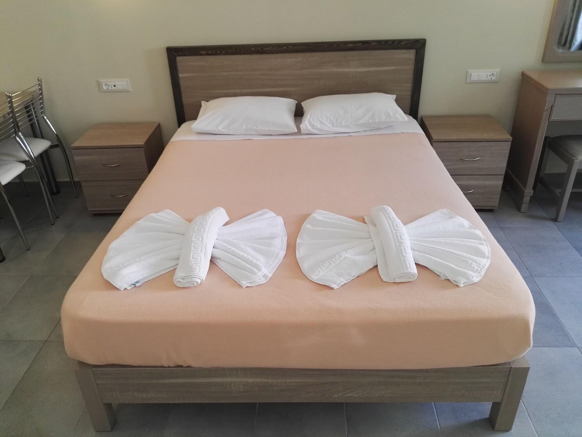 Epis Hotel Agia Marina  Exterior photo